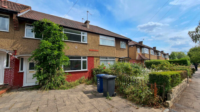 3 Bedroom Terraced House To Rent In Barnet Lane, London, EN5