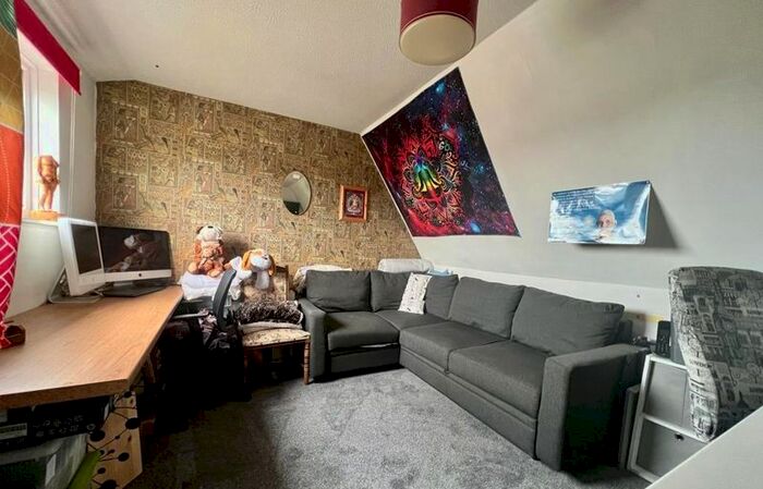 3 Bedroom Terraced House For Sale In Winterbourne Road, Chichester, PO19