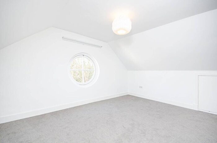 2 Bedroom Flat To Rent In Colvestone Crescent, Hackney, London, E8