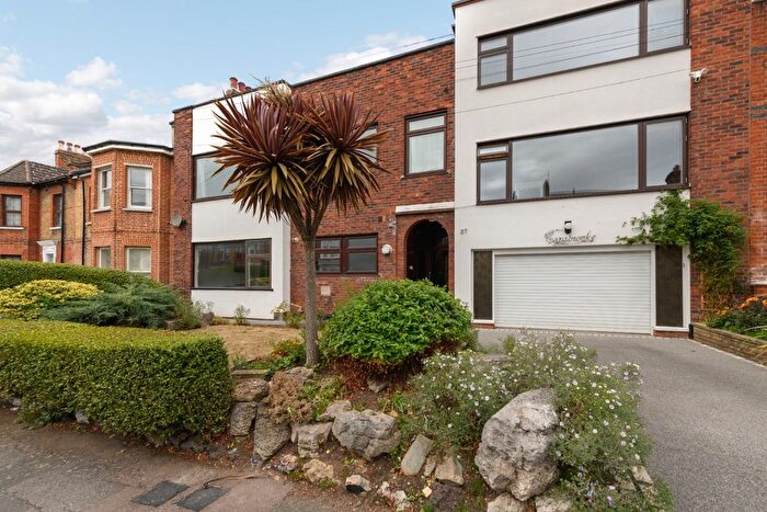 1 Bedroom Flat For Sale In Forest Drive West, Leytonstone, London, E11