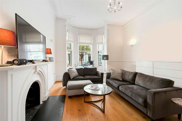 2 Bedroom Flat To Rent In Collingham Place, London, SW5
