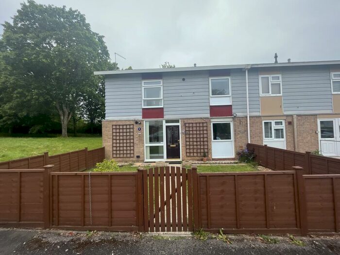 3 Bedroom End Of Terrace House To Rent In Abbey Road, RG24