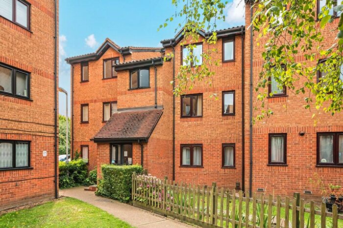 1 Bedroom Apartment For Sale In Glenville Grove, Deptford, SE8