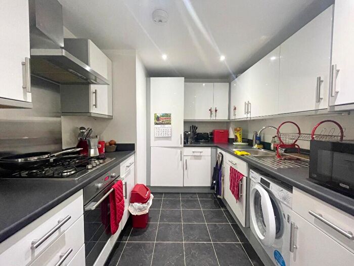 1 Bedroom Flat To Rent In Grantham Road, London, E12