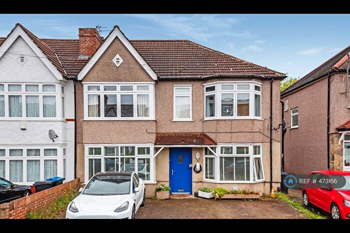 4 Bedroom Flat To Rent In Mitcham, Tooting/Mitcham, CR4