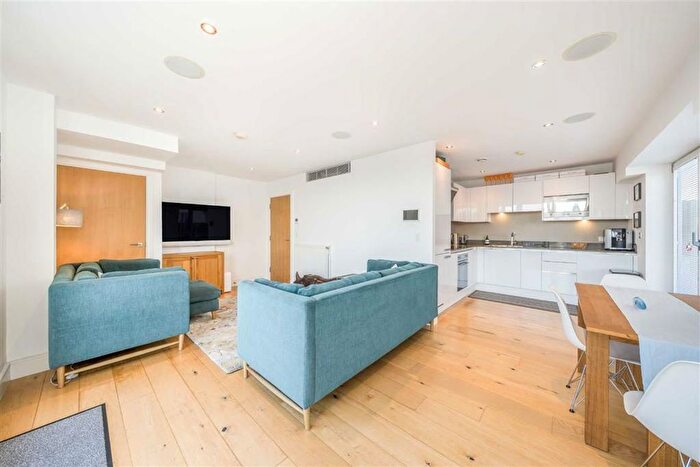 2 Bedroom Flat For Sale In Dowells Street, London, SE10