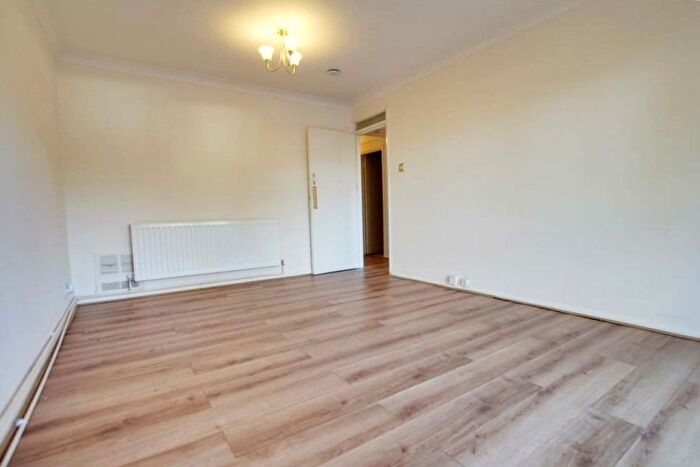 1 Bedroom Flat To Rent In October Court, Mays Hill Road, Bromley, Kent, BR2
