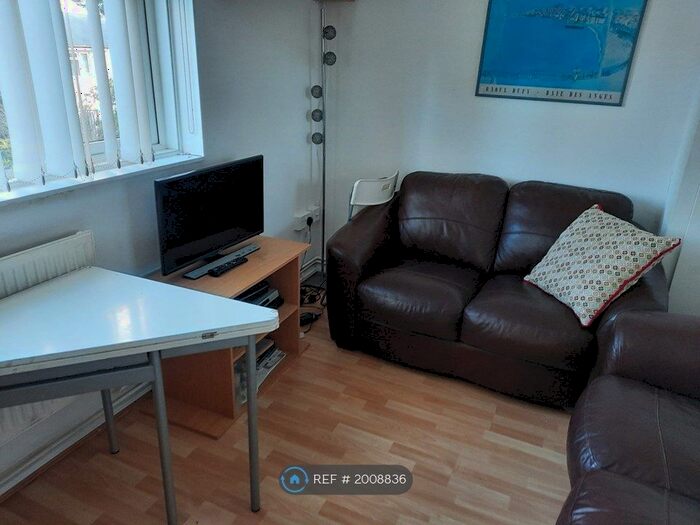 2 Bedroom Flat To Rent In Canterbury, Canterbury, CT2