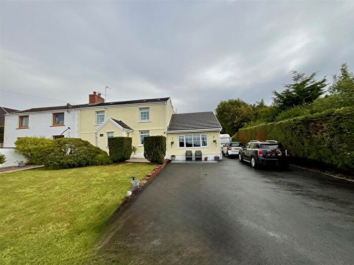 3 Bedroom Semi-Detached House For Sale In Felinfoel, Llanelli, SA14