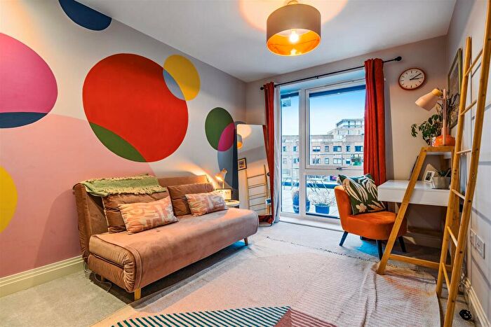 2 Bedroom Apartment For Sale In The Colonnade, Maidenhead, SL6