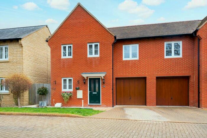 3 Bedroom Semi-Detached House For Sale In Hazeldene Close, Eynsham, OX29