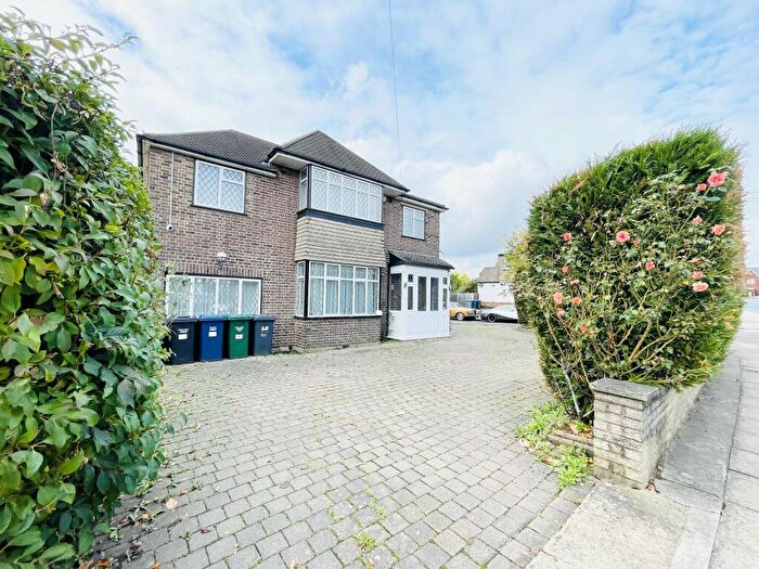 5 Bedroom Detached House To Rent In Marsh Lane, London, NW7