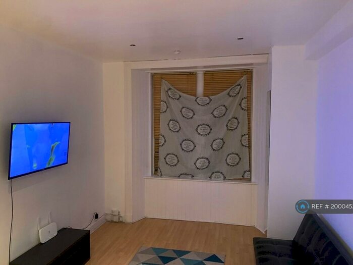1 Bedroom Flat To Rent In Howard Street, Paisley, PA1