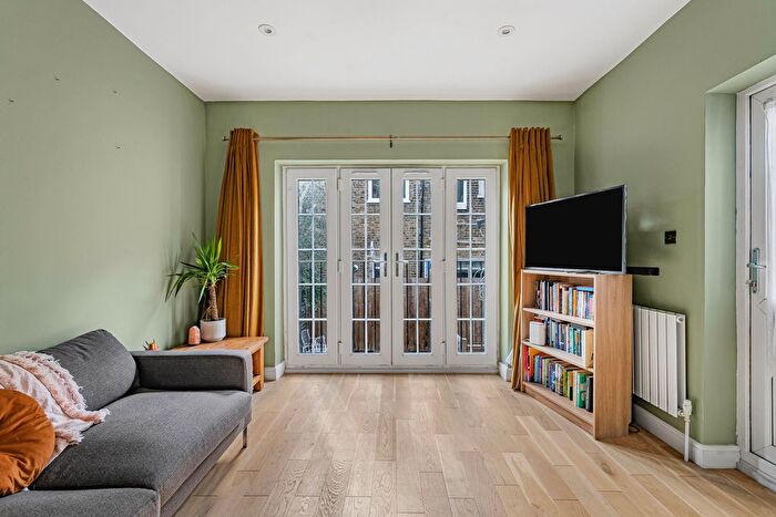 2 Bedroom Flat For Sale In Upper Tulse Hill, London, SW2