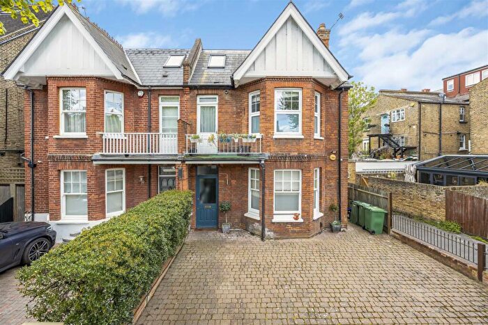 2 Bedroom Flat For Sale In Palewell Park, East Sheen, SW14