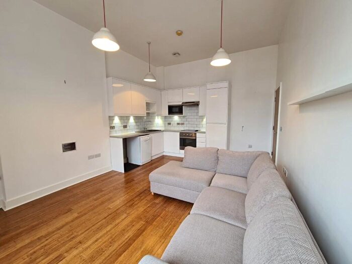 2 Bedroom Apartment To Rent In Commercial Road, London, E1