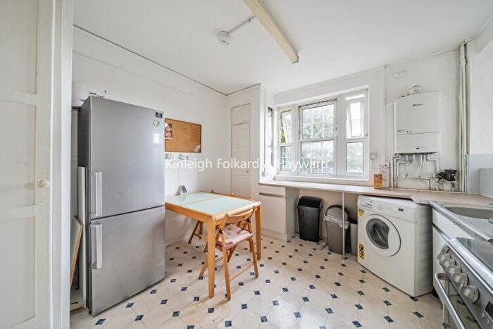 2 Bedroom Flat To Rent In Doddington Grove London, SE17
