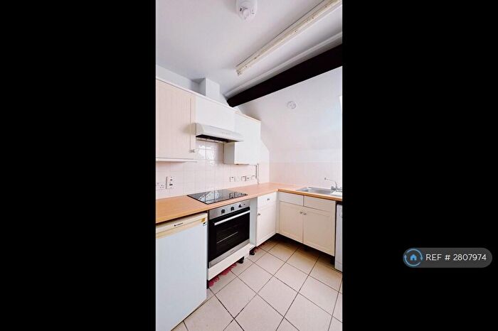 2 Bedroom Flat To Rent In Russell St, Stroud, GL5