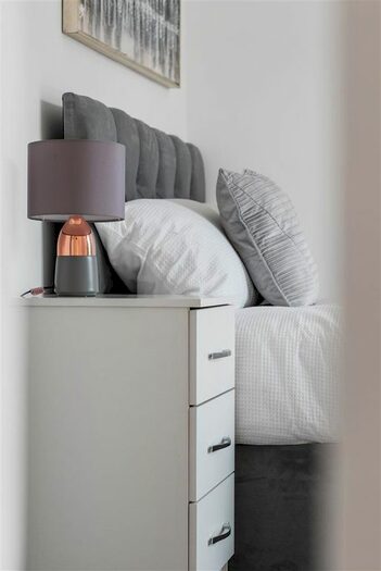 3 Bedroom Flat To Rent In Leather Lane, Chancery Lane, Holborn, London, EC1N