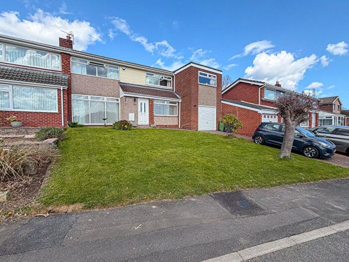 4 Bedroom Semi-Detached House For Sale In Sherburn Park Drive, Rowlands Gill, NE39