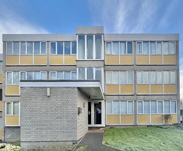 2 Bedroom Flat To Rent In Cameron Close, Brentwood, CM14