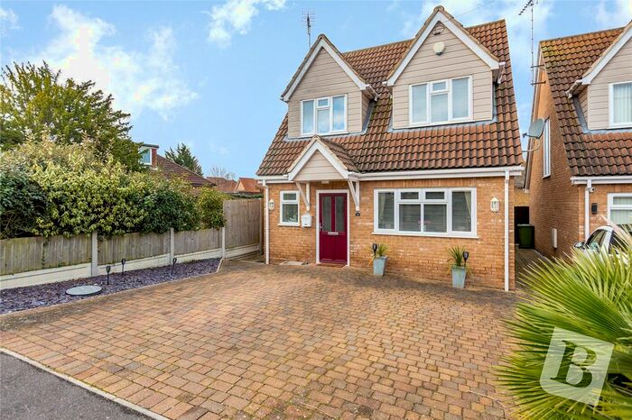 4 Bedroom Detached House To Rent In Mount Road, Wickford, Essex, SS11