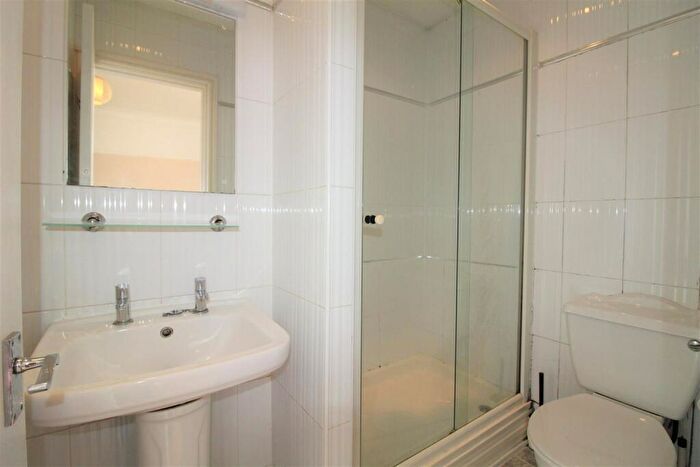 2 Bedroom Apartment To Rent In Apt, , Street Lane, Leeds, LS8