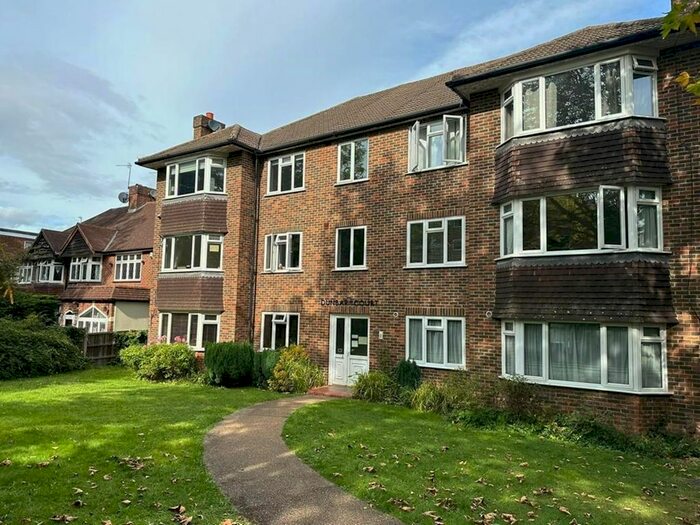 2 Bedroom Flat To Rent In Dunbar Court, Durham Road, Bromley, London, BR2