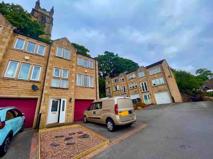 3 Bedroom Town House To Rent In Chancel Court, Longwood, Huddersfield, HD3