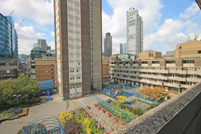 Flat To Rent In Petticoat Square, City Of London, E1
