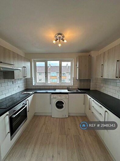 3 Bedroom Flat To Rent In Castle Court, Glasgow, G77