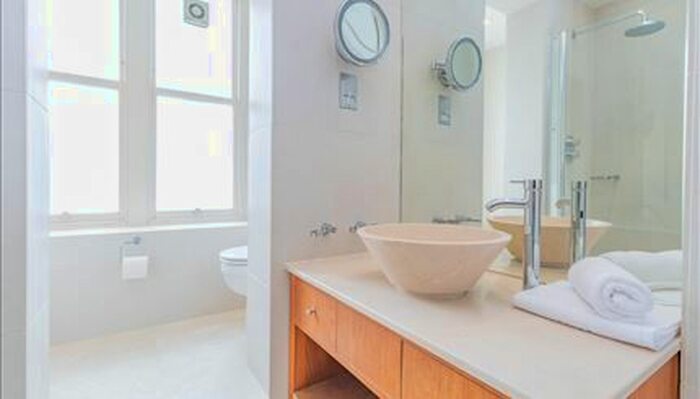 3 Bedroom Flat To Rent In Hill Street, London, W1J