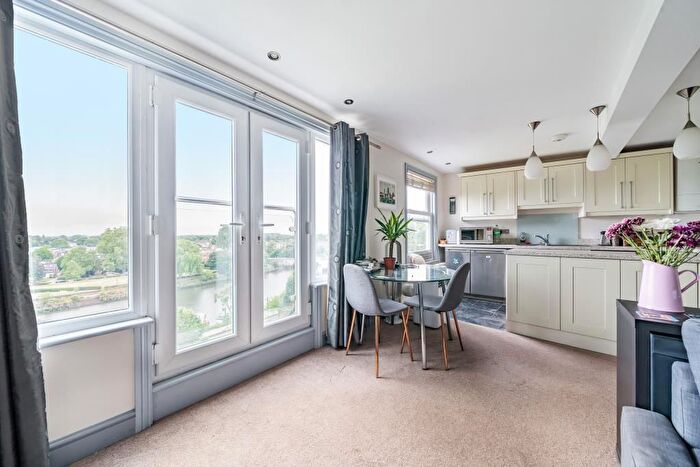 2 Bedroom Flat To Rent In Petersham Road, Richmond, TW10