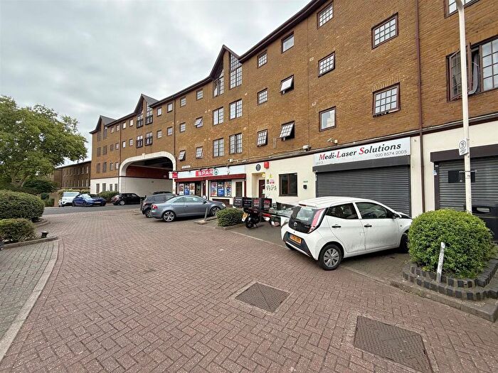 2 Bedroom Flat For Sale In Comer Crescent, Southall, UB2