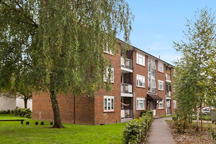 3 Bedroom Flat To Rent In Prospect Ring, London, N2