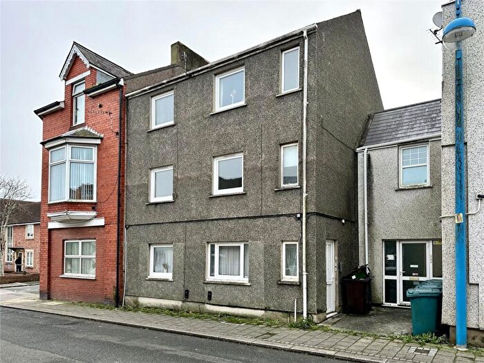 2 Bedroom Flat To Rent In Queen Street, Pembroke Dock, Pembrokeshire, SA72