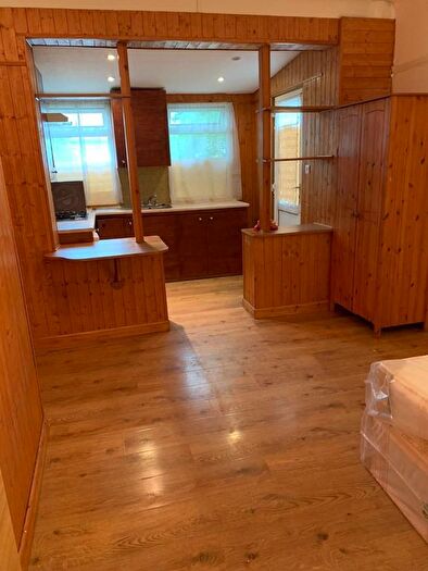Studio To Rent In Woodhouse Road, London, N12