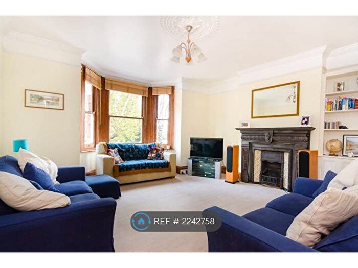 3 Bedroom Flat To Rent In Elmfield Mansions, London, SW17