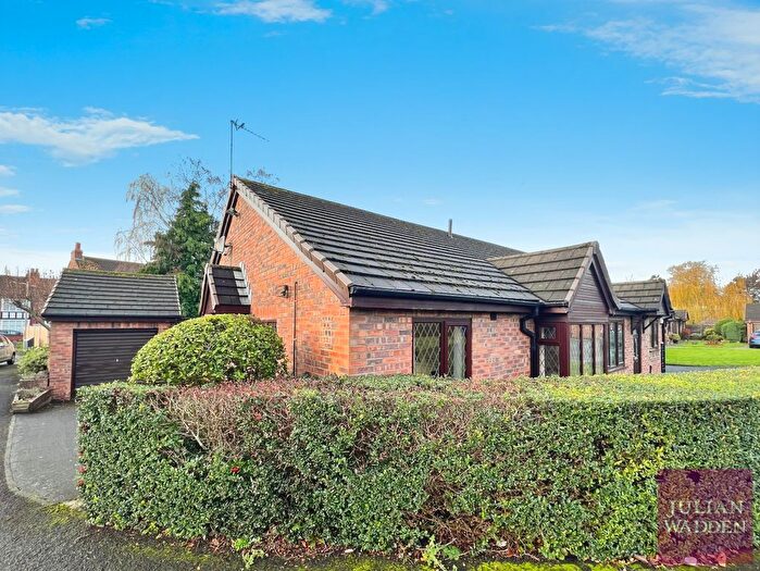 2 Bedroom Bungalow For Sale In Lakeside Green, Offerton, Stockport, SK2
