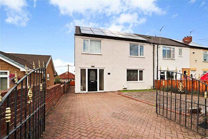 3 Bedroom End Of Terrace House For Sale In Silvertop Gardens, Greenside, Ryton, Tyne And Wear, NE40