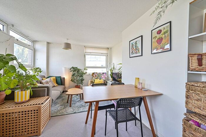 3 Bedroom Flat To Rent In Lacy Road, West Putney, London, SW15