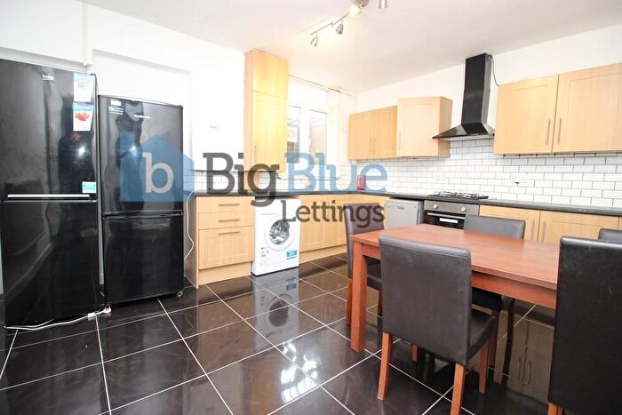 5 Bedroom House To Rent In Chestnut Avenue, Leeds, LS6