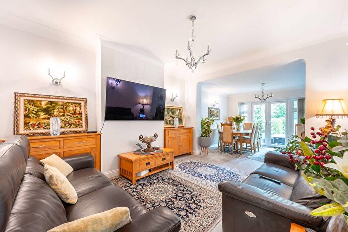 5 Bedroom Semi-Detached House For Sale In Chamberlayne Road, Kensal Rise, London, NW10