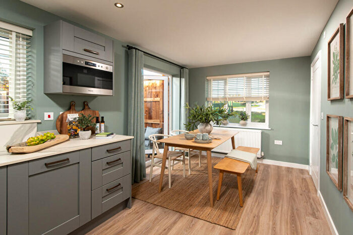 3 Bedroom Detached House For Sale In Pontefract Lane, Newsam Green, Leeds, LS9