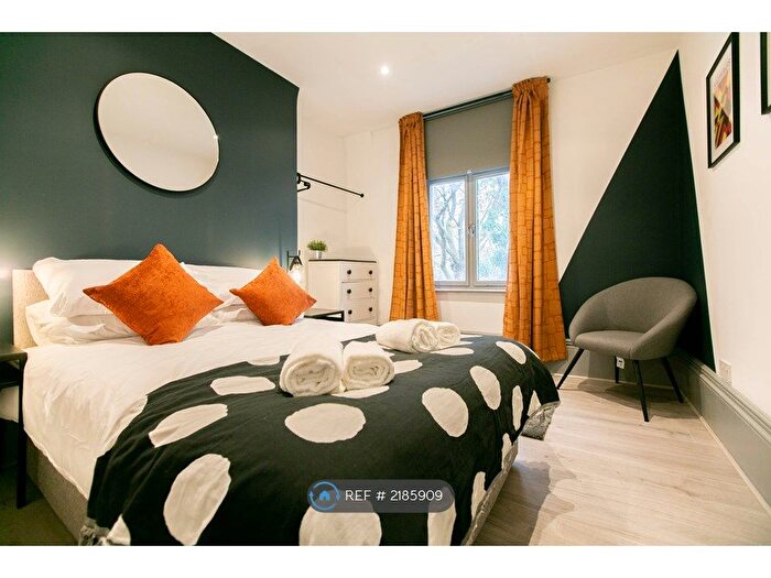 3 Bedroom Flat To Rent In Bystock Terrace, Exeter, EX4