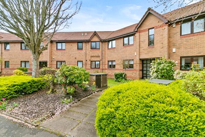 2 Bedroom Flat For Sale In Glenville Gate, Busby, G76