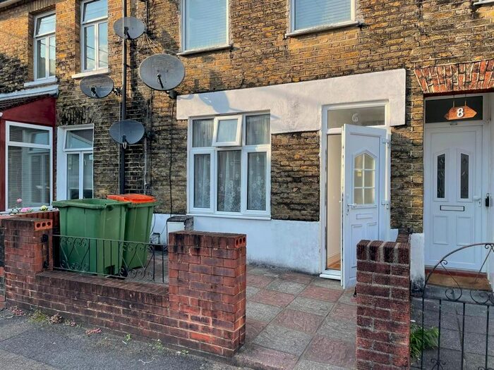 1 Bedroom Flat To Rent In Forest Gate, London E7