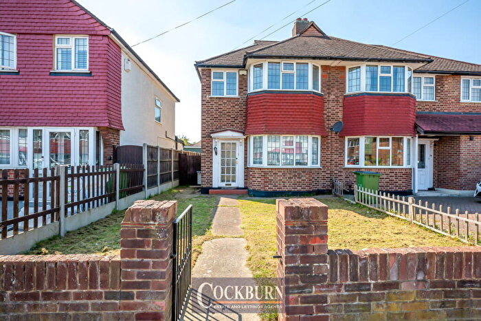 3 Bedroom Semi-Detached House To Rent In Sparrows Lane, New Eltham, SE9