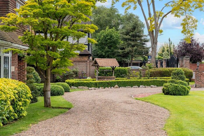5 Bedroom Detached House For Sale In Herbert Road, Hornchurch, RM11