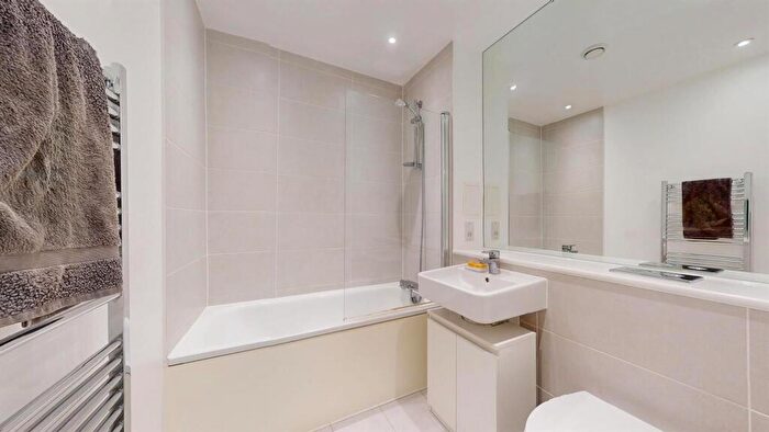 1 Bedroom Flat For Sale In Gallions Reach, London, E16